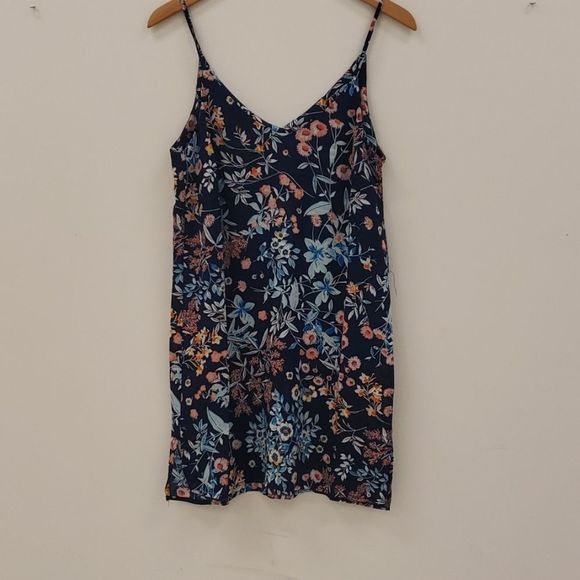 Francesca's Collections Dresses & Skirts - Shift dress with side slit